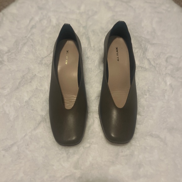 Elegant Brown Women's Shoes - Picture 2 of 9